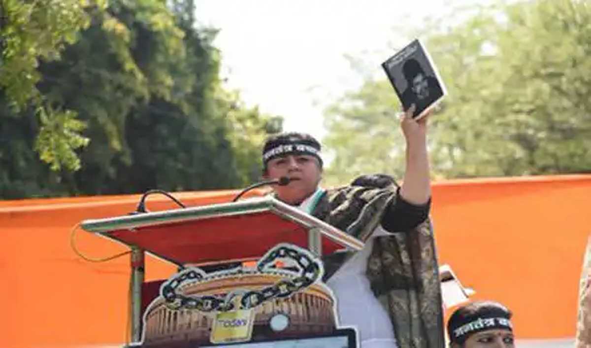 महिला कांग्रेस, युवा कांग्रेस, एनएसयूआई ने खोला अडानी मामले में मोर्चा